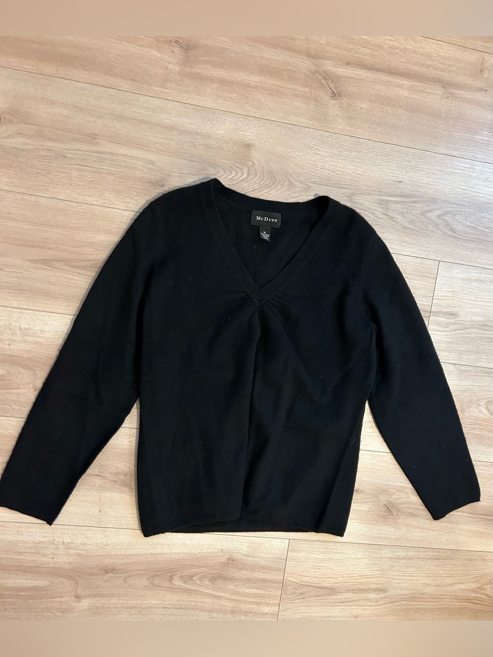 100% Cashmere McDuff Black V-Neck Sweater for Women